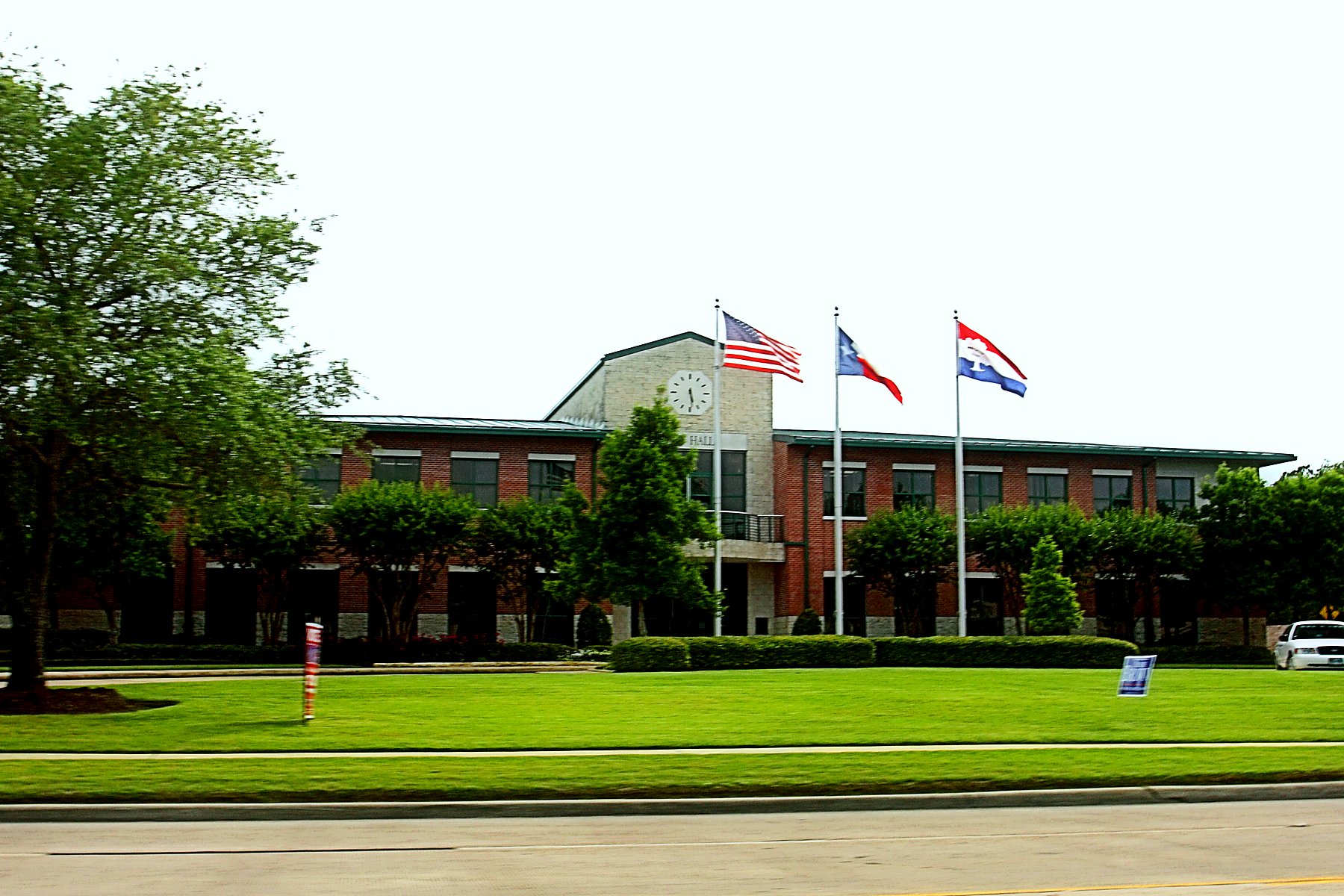 Friendswood City Hall exterior in Friendswood, Texas