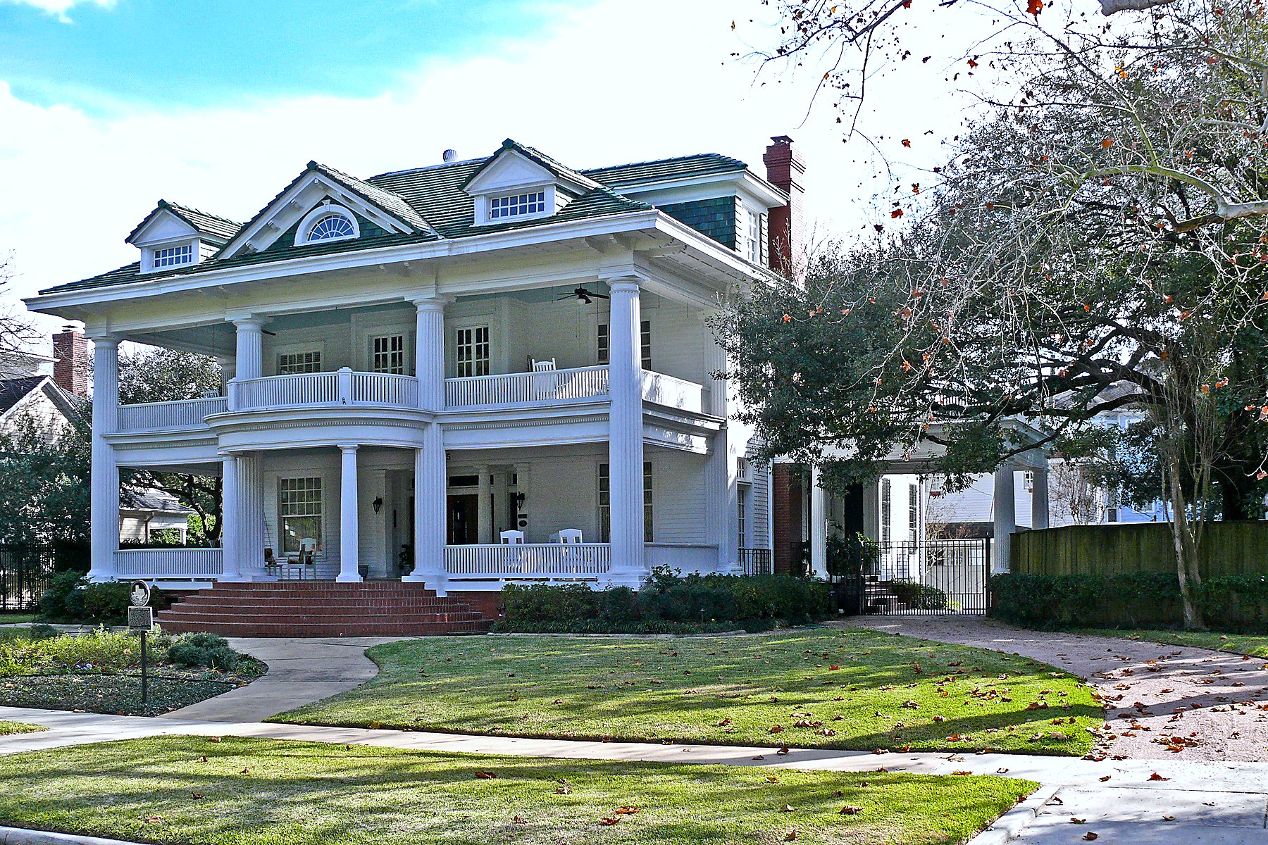 Historic Houston residential exterior cleaned with professional softwashing service